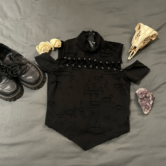 Killstar Cold-Shoulder Crop Top - Picture 1 of 5